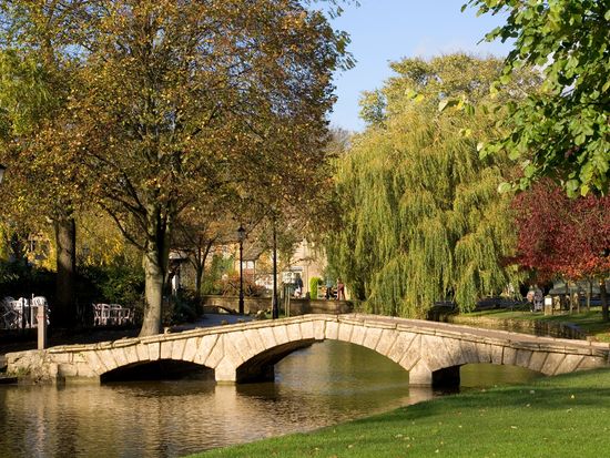 UK_England_Bourton-on-the-Water
