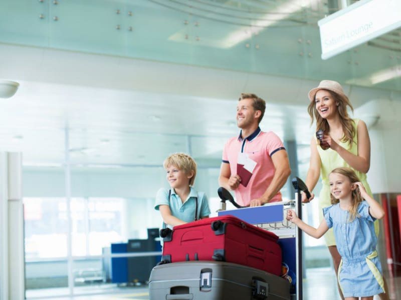 Generic_Airport_Transfer_Passenger_Family_Suitcase_Luggage_Shutterstock (4)