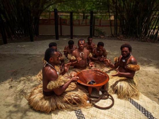 フィジーカルチャービレッジ訪問　カバの儀式やメケショー鑑賞　フィジー文化に触れる半日観光＜昼食付／英語＞