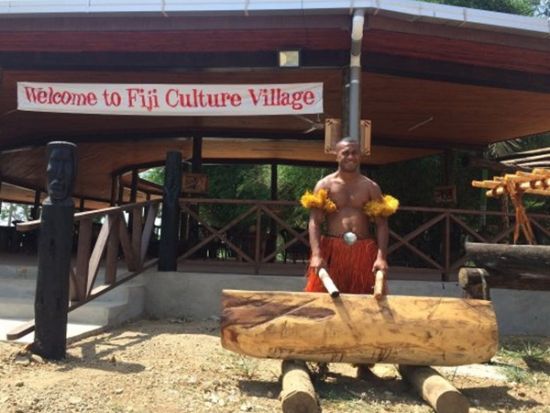 フィジーカルチャービレッジ訪問　カバの儀式やメケショー鑑賞　フィジー文化に触れる半日観光＜昼食付／英語＞
