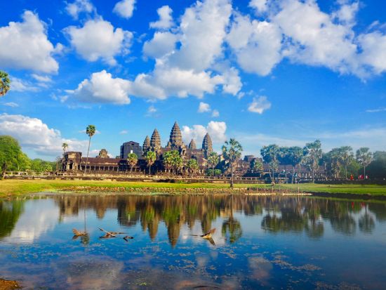 【貸切or混載】アンコールワット3大遺跡＋バンテアイ・スレイ1日観光ツアー  朝日夕日鑑賞＋アプサラダンスショー＜昼食・夕食／日本語ガイド＞