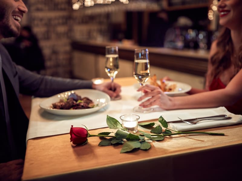 couple-dinner-romance, valentine's