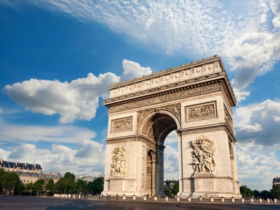 ルーブル美術館＆パリ市内観光＋モンマルトルの丘　1日観光ツアー　ランチ付きプランあり＜日本語＞ by Mybus