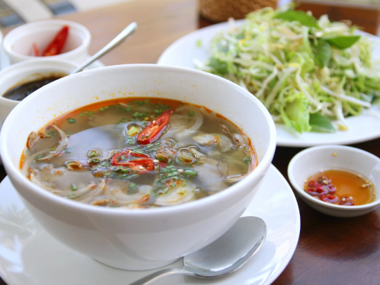 バイクで巡るホーチミンツアー　B級グルメ満喫　プライベートバイクでホーチミンを楽しもう！＜夜／現地語ドライバー（日本語可）／送迎付／保険完備＞