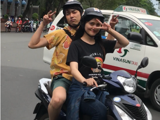 バイクで巡るホーチミンツアー　B級グルメ満喫　プライベートバイクでホーチミンを楽しもう！＜夜／現地語ドライバー（日本語可）／送迎付／保険完備＞