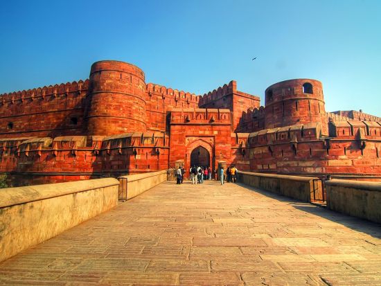 往復車で行く！タージマハル＋アグラ城観光 アグラ日帰りツアー＜貸切／日本語ガイド／昼食付／デリー発＞