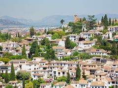 Spain_Granada_Albayzin-District_shutterstock_672500824