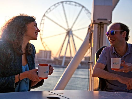 ドバイの最新スポット！フライング・カップ(Flying Cup Dubai)☆地上40m上空で絶景ティータイム *ドバイマリーナ・JBR地区