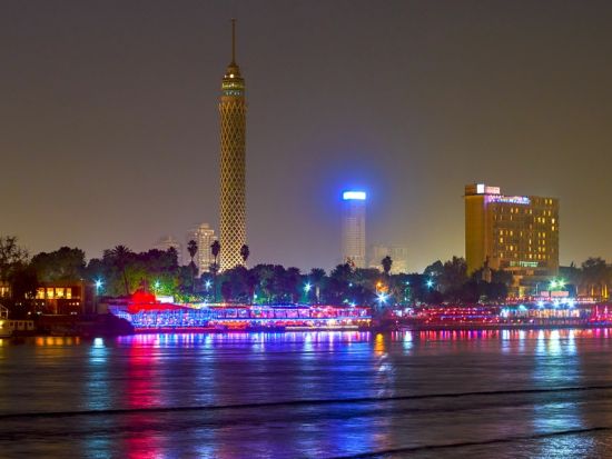 カイロの夜景を堪能！ナイル川ディナークルーズ＆ベリーダンスショー＜英語／専用車送迎付／チップ込／カイロ発＞