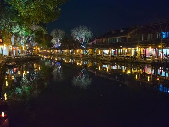 【5～10月限定】ウォークスルー型の劇場ショー「只此周庄」観賞＋周荘観光ツアー＜日本語ガイド／ホテル送迎付／上海発＞