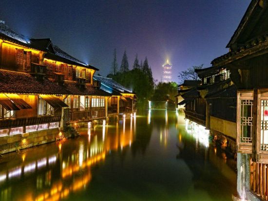 専用車で行く！レトロ感溢れる水郷古鎮 烏鎮（うちん）東柵・西柵を巡る1日観光ツアー＜日本語ガイド／夕食付／上海発＞