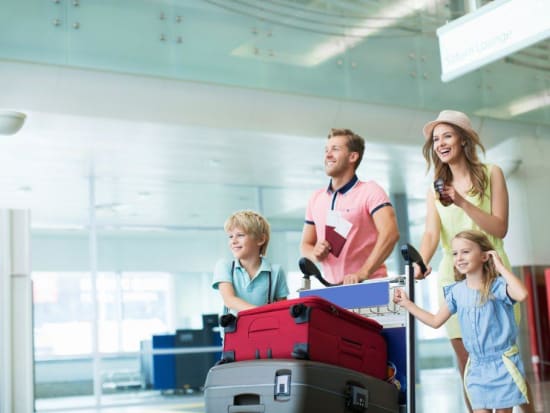 Airport_Transfer_Passenger_Family_Suitcase_Luggage