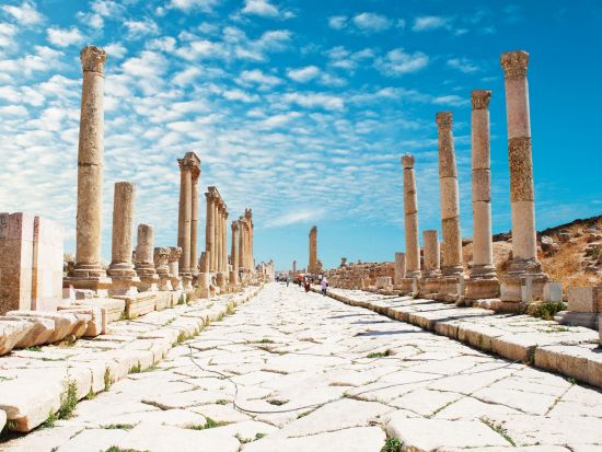 【4泊5日】初日はアンマン泊でゆっくり！ ジェラシュ＋ペトラ＋ワディ・ラム＋マダバ＋ネボ山＋死海＜貸切／英語／アンマン空港発着／選べるホテルランク＞