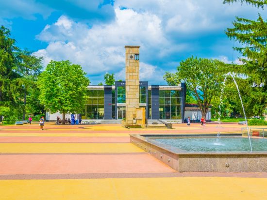 カザンラック1日観光ツアー　バラ博物館とトラキア古墳レプリカ＜貸切／日本語ガイドまたは専用車のみ／約9.5時間／ソフィア発＞