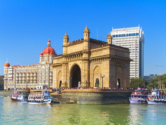 India_Mumbai_gateway of india_shutterstock_566137291