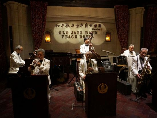 生演奏に酔いしれる！オールドジャズバンド鑑賞＋北京ダックディナー＜日本語ガイド／ホテル送迎／ドリンク1杯付＞