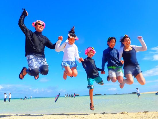 マンタとウミガメシュノーケリングツアー　半日で幻の島上陸も満喫できる！＜半日／市街地送迎／石垣島発＞