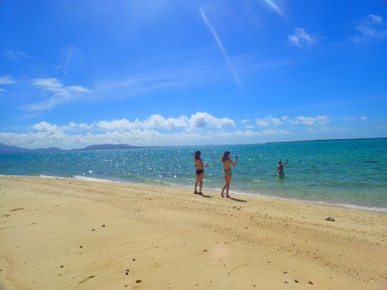 マンタとウミガメシュノーケリングツアー　半日で幻の島上陸も満喫できる！＜半日／市街地送迎／石垣島発＞