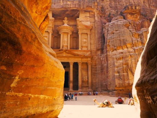 【4泊5日】初日はアンマン泊でゆっくり！ ジェラシュ＋ペトラ＋ワディ・ラム＋マダバ＋ネボ山＋死海＜貸切／英語／アンマン空港発着／選べるホテルランク＞