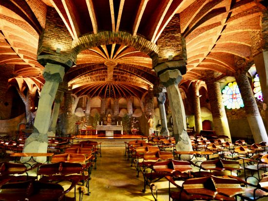 モンセラット＆世界遺産コロニア・グエル 1日観光ツアー 少年聖歌隊コーラス鑑賞付き＜列車利用／日本語／バルセロナ発＞