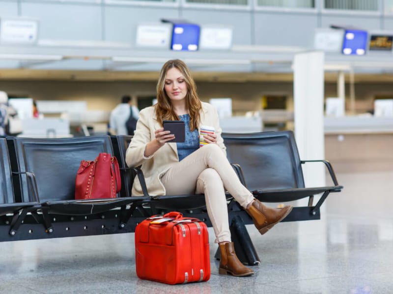 Generic_Airport_Transfer_Passenger_Suitcase_Luggage_Shutterstock (7)