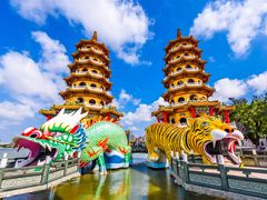 Taiwan_Kaohsiung_Tiger_Dragon_Pagodas_shutterstock_615854954-crop
