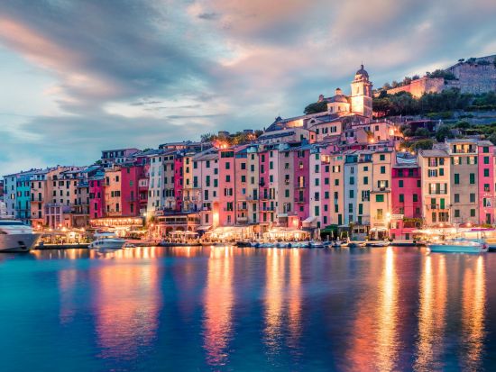 4つの村を訪問！世界遺産チンクエ・テッレ 日帰り観光ツアー ＜4～8月／英語ガイド＞