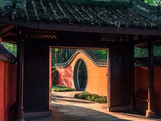 【貸切り】成都満喫！世界遺産・楽山大仏＋パンダ研究センター＋武侯祠 *川劇変面ショーの鑑賞付き＜2泊3日／日本語ガイド／航空券付／4つ星ホテル利用／北京発着＞