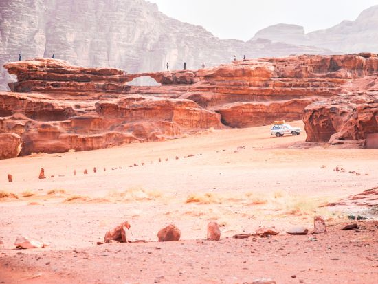 【2泊3日】ヨルダンの見所をさくっと楽しむ！ワディラム＋ペトラ遺跡＋死海＜貸切／英語／アンマン空港発着／選べるホテルランク＞