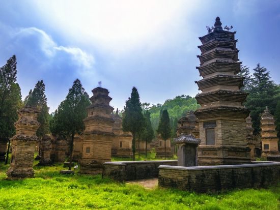 【上海発・2泊3日ツアー】古都開封＋少林寺＋洛陽 龍門石窟＜日本語ガイド／5つ星ホテル利用／食事付＞ *1名様より出発可