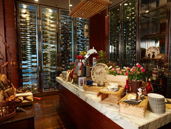 Voila Restaurant3-crop