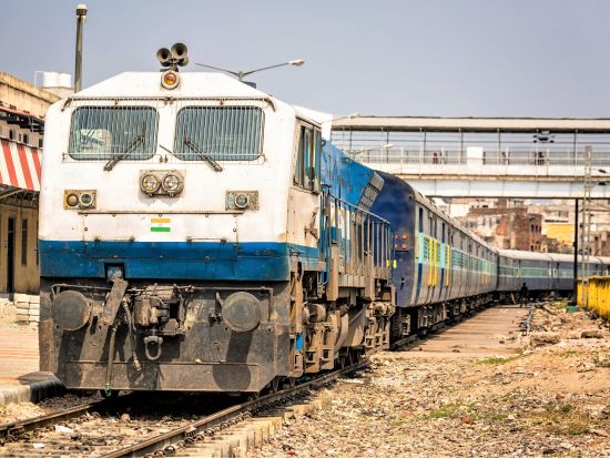 【プライベート】往復列車利用！タージマハル＋アグラ城＋ファテープル・シークリー 日帰りツアー＜日本語ガイド／昼食・夕食付／デリー発＞