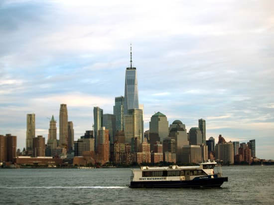 USA_New York_One World Trade Center and Cruise_shutterstock