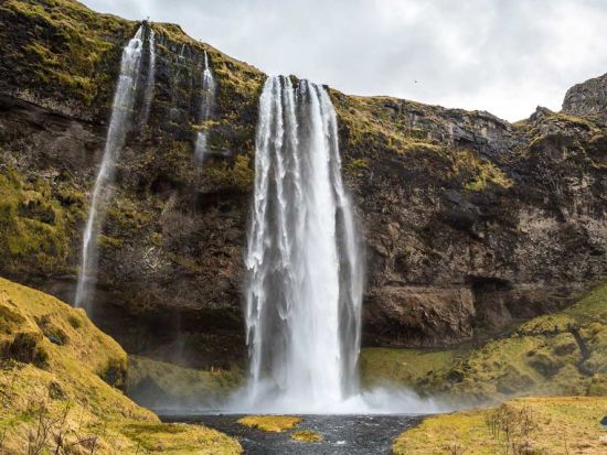 南アイスランドの大自然を満喫！火山と氷河が作り出す絶景 1泊2日ツアー＜英語／レイキャヴィーク発＞