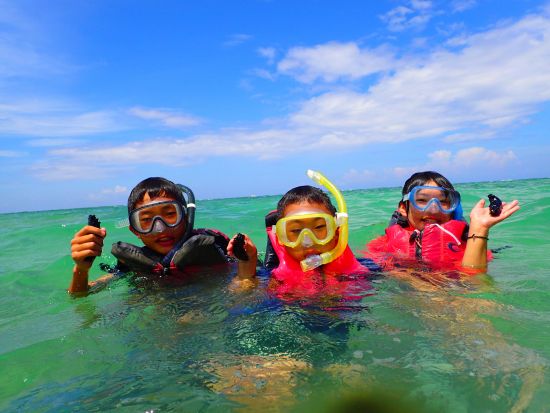 シーカヤックツアー 無人島ピクニック＆シュノーケリング 3歳～参加OKで家族旅行におすすめ＜恩納村＞by アースシップ沖縄