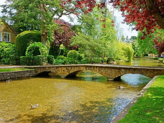 世界遺産ブレナム宮殿＋コッツウォルズ＋バンプトン日帰りツアー　『ハリー・ポッター』や英ドラマ『ダウントン・アビー』ロケ地へ！＜日本語or英語／ロンドン発＞