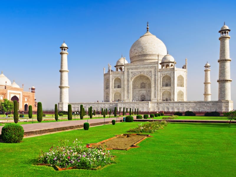 India_Agra_Taj mahal_shutterstock_458174938