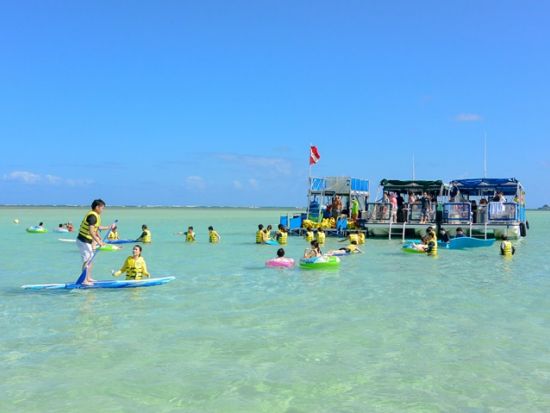 サンドバー　キャプテンブルース　天国の海®︎シュノーケリングクルーズ　SUPや浮き輪などレンタルアイテムも！＜午前・午後／日本語クルー＞