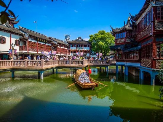 【浦東空港限定】トランジットの時間を有効活用！上海市内 定番観光ツアー*人気店「南翔饅頭店」の小籠包付き＜5時間チャーター観光／昼食／日本語ガイド／空港送迎＞