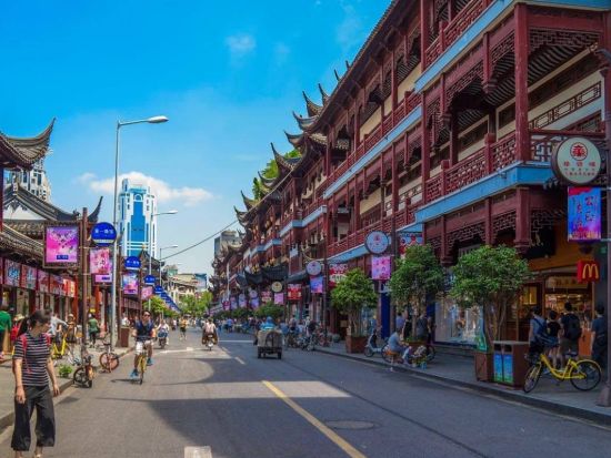 【浦東空港限定】トランジットの時間を有効活用！上海市内 定番観光ツアー*人気店「南翔饅頭店」の小籠包付き＜5時間チャーター観光／昼食／日本語ガイド／空港送迎＞