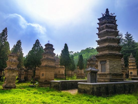 三国志の舞台1泊2日ツアー！洛陽＋世界遺産 龍門石窟＋関林堂＋白馬寺＋少林寺＜貸切／新幹線利用／食事付／日本語ガイド／西安発＞