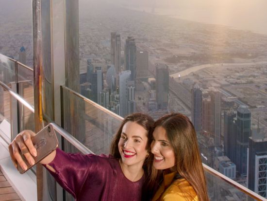 ブルジュ・ハリファ展望台「アット・ザ・トップ・シルバー（124・125階）」入場チケット＋ザ・カフェ