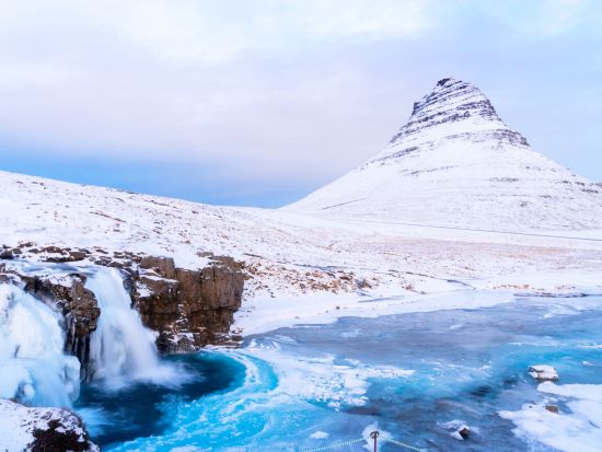 アイスランド西部〜南部 奇跡の絶景 4泊5日周遊ツアー スナイフェルスネス半島＋ゴールデンサークル＋氷の洞窟＋南海岸＜英語／レイキャヴィーク発＞