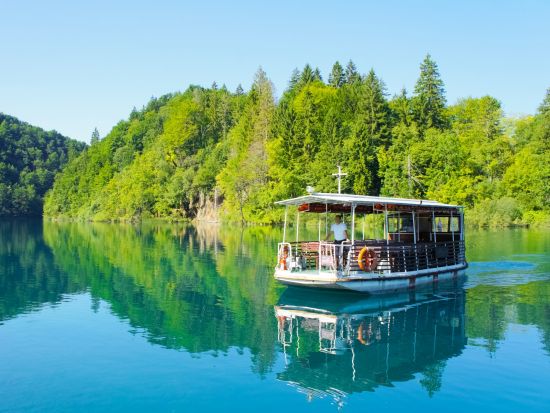 世界遺産プリトヴィッツェ湖群国立公園　日帰り観光ツアー＜3月～10月／英語ガイド／スプリット発＞