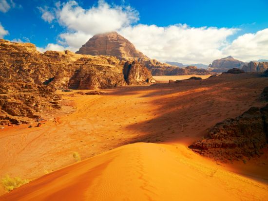 【2泊3日】ヨルダンの見所をさくっと楽しむ！ワディラム＋ペトラ遺跡＋死海＜貸切／英語／アンマン空港発着／選べるホテルランク＞