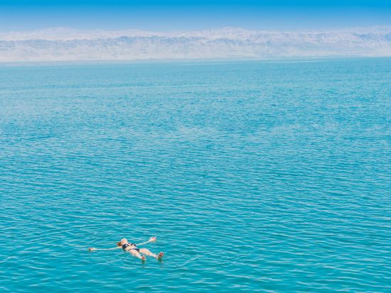 【4泊5日】ヨルダンハイライト！ペトラ遺跡＋ワディラム砂漠＋アカバ＋死海＜貸切／英語／アンマン空港発着／選べるホテルランク＞