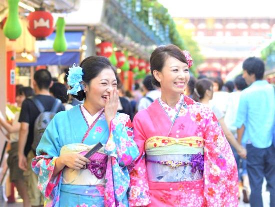 【着物・浴衣レンタル】雷門徒歩2分！下町情緒溢れる浅草で着物散策＜着付け・ヘアセット込／人力車割引券付き／浅草＞by サクラフォトスタジオ