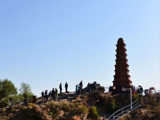 自然が織りなす絶景！天山天池＋ウルムチ市内 1日観光ツアー＜専用車＋日本語ガイド／昼食付／ウルムチ発＞