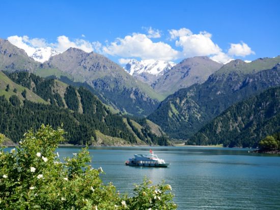 自然が織りなす絶景！天山天池＋ウルムチ市内 1日観光ツアー＜専用車＋日本語ガイド／昼食付／ウルムチ発＞