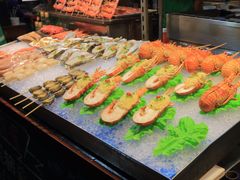 fresh seafood sold at Liuhe night market in Taiwan